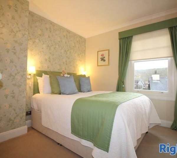 Stunning Bed & Breakfast with Separate Luxury Cottage, set in Spean Bridge Photo 12