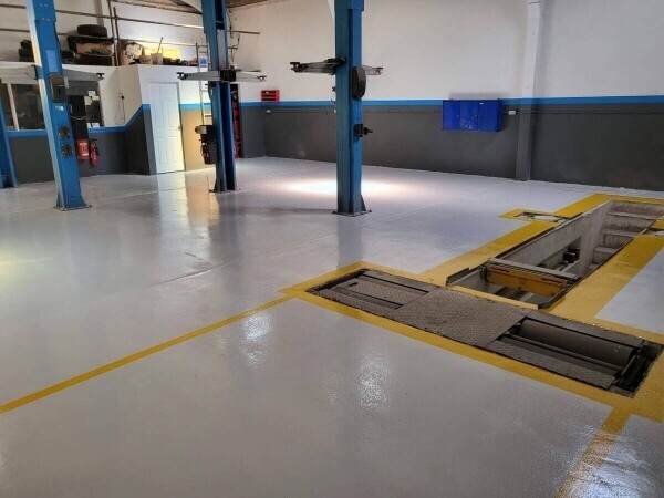 LONG-ESTABLISHED GARAGE Photo 12