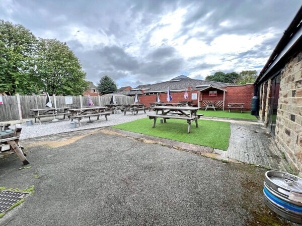 WEST YORKSHIRE - PUB IN POPULAR MARKET TOWN Photo 12