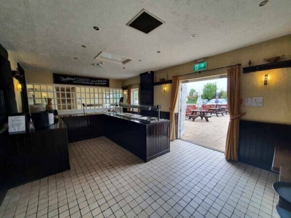 A fantastic public house in a prime location for sale Photo 11