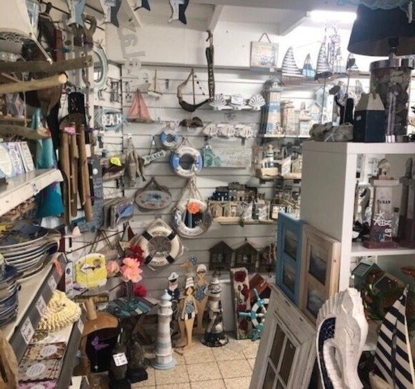 Leasehold Retail Toy Shop Located In Padstow Photo 12
