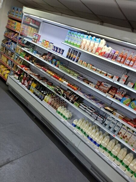 Off licence London big shop tobacco wines spirit Goldmine Photo 12