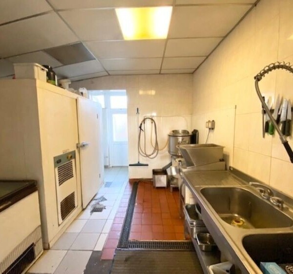 Freehold Fish & Chip Takeaway Located In Bidford on Avon Photo 12