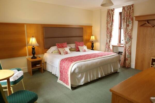 A well-positioned multi-income stream hotel in sought after coastal town of Portsoy.(ref 1519) Photo 11