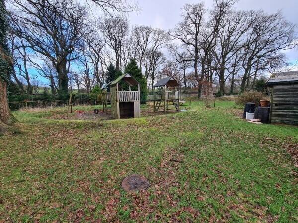 Substantial and Impressive Detached Inn, Restaurant and Hotel With 12 Letting Rooms Photo 12