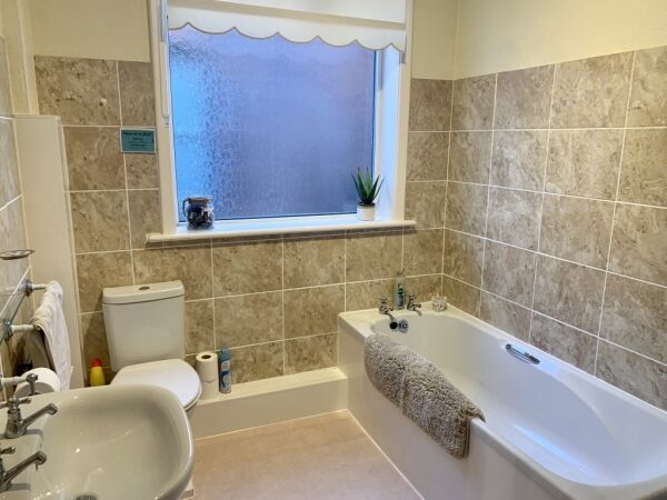 Well presented Guest House in Skegness for sale Photo 12