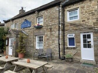 YORKSHIRE DALES- VILLAGE PUB Photo 12