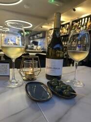HIGH-END WINE BAR AND DELICATESSEN Photo 12