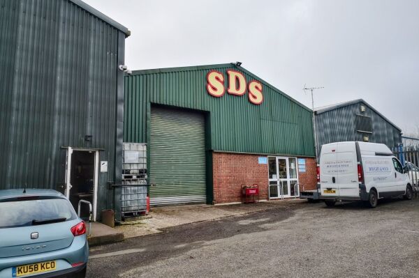 New Price! Garage & MOT Test Centre Photo 12