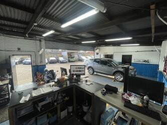 MOT CENTRE FOR SALE HEATHROW  Photo 1