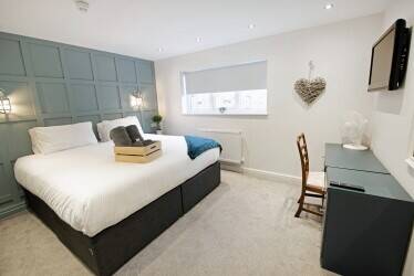 MERSEYSIDE – 10 BEDROOM GUEST HOUSE IN POPULAR SEASIDE TOWN Photo 12