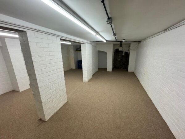 Commercial Premises Located In Wellesbourne For Rent Photo 12