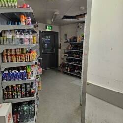 Off-licence supermarket grocery Photo 12
