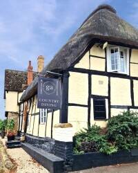 COTSWOLDS – 17TH CENTURY GRADE II LISTED BLACK AND WHITE TUDOR INN Photo 12