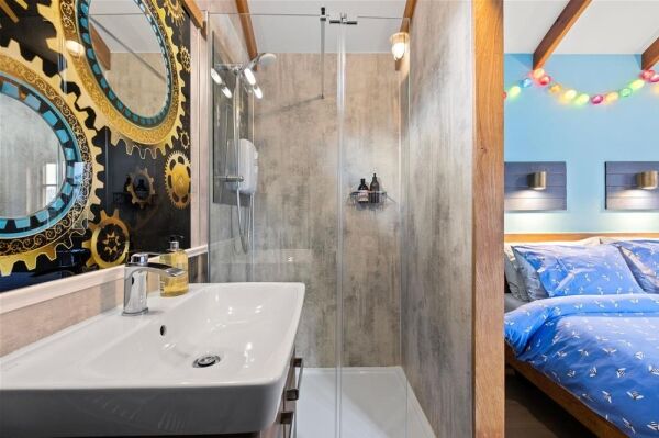 Three luxury glamping cabins with a four-bedroom detached cottage included with the sale - Mardu, Clun Photo 12