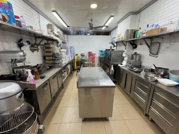 Leasehold Fish & Chip Takeaway Located In Luton Photo 12