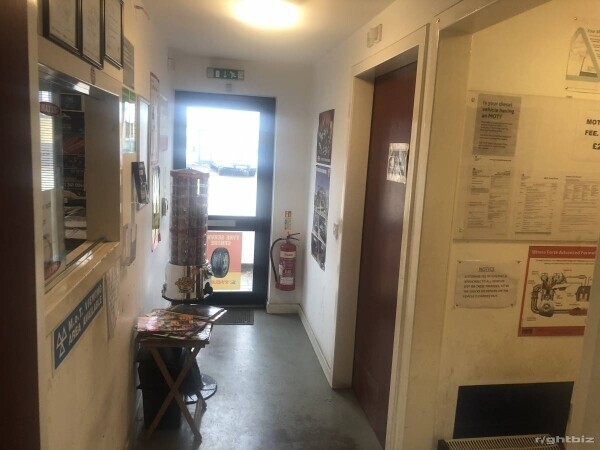 MOT STATION.CAR GARAGE /WORKSHOP.VEHICLE REPAIRS BUSINESS.BATHGATE.WESTLOTHIAN.SCOTLAND Photo 11