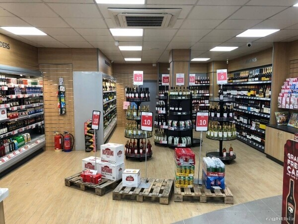 Long established thriving off licence and convenience store in a VERY busy shopping parade. Photo 10