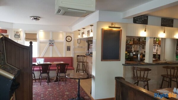SHROPSHIRE VILLAGE THRIVING FREE HOUSE Photo 13