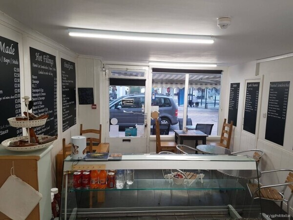 Cafe / Sandwich shop and breakfast shop in a busy area Photo 13