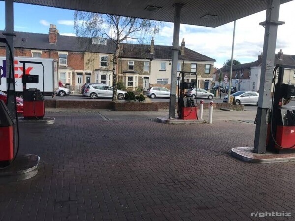 *TEXACO PETROL STATION FOR RENT* With 4 x Filling Pumps - Double Sided *With Convince Store* Photo 12