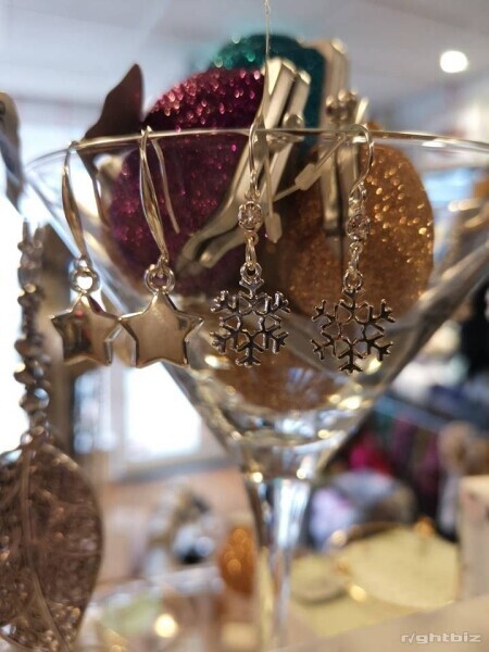 PRICE REDUCED FOR SWIFT SALE Ladies Fashion Boutique - prime location, BILLINGSHURST Photo 12
