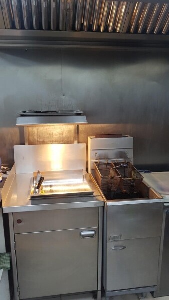 Profitable Chicken & Pizza shop with four bedroom flat for sale at a prime location Hounslow Photo 13