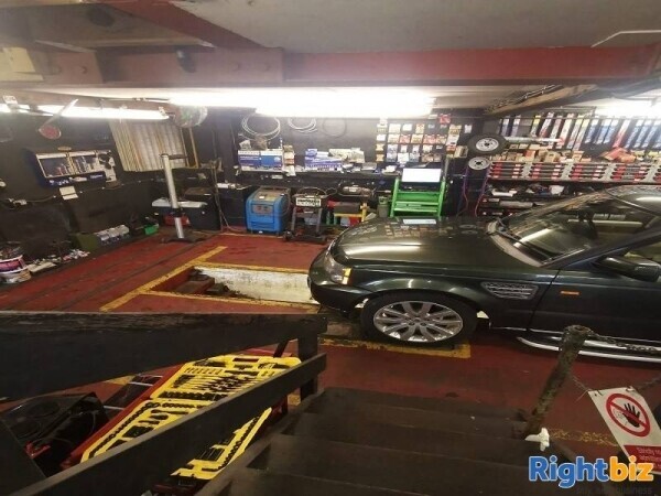 Well known traditional garage for sale Photo 13