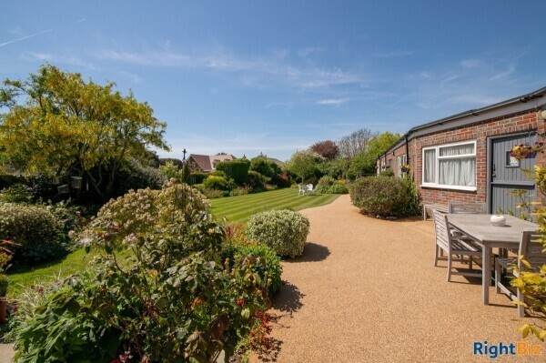 SUPERB 10 BED GUEST HOUSE - CHICHESTER Photo 13