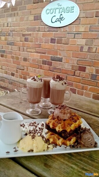 A CAFÉ IN A PICTURESQUE VILLAGE Photo 13