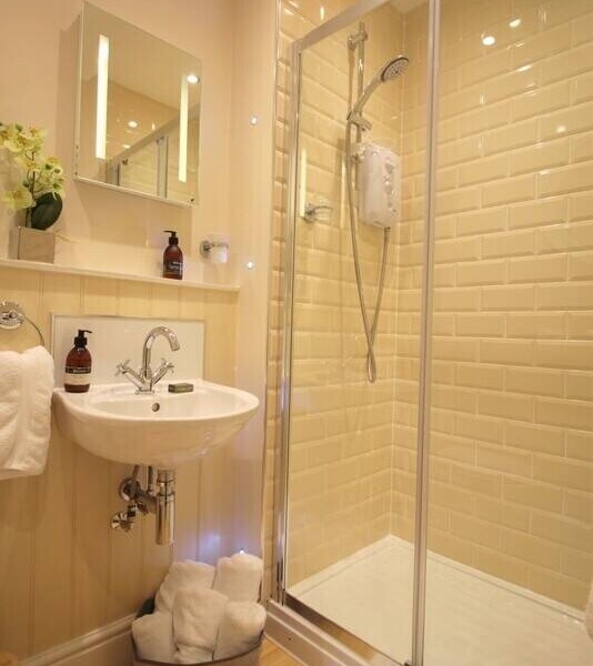 Stunning Bed & Breakfast with Separate Luxury Cottage, set in Spean Bridge Photo 13