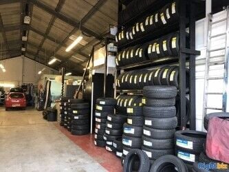 Family-Owned Vehicle Repair Garage Services Bodywork and MOT Centre With Spray Booth For Sale Photo 13