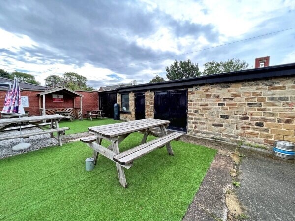 WEST YORKSHIRE - PUB IN POPULAR MARKET TOWN Photo 13