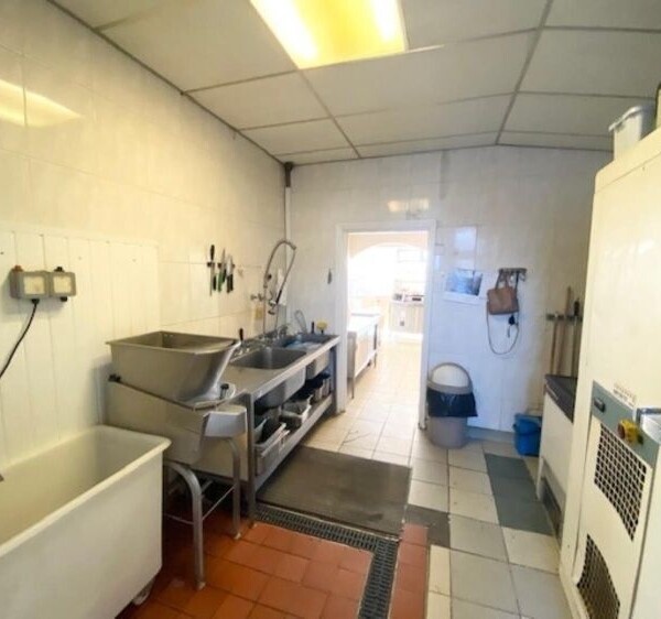 Freehold Fish & Chip Takeaway Located In Bidford on Avon Photo 13