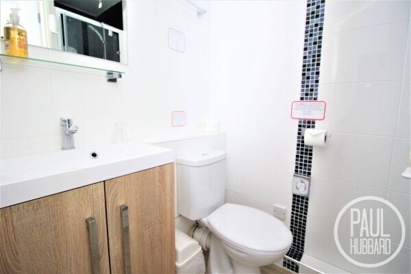 Beautifully decorated, family-run bed and breakfast with 8 bedrooms - Great Yarmouth, Norfolk. Photo 13
