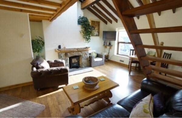 3 BEDROOM FARMHOUSE WITH TWO SELF-CATERED HOLIDAY COTTAGES WITH GYM Photo 13