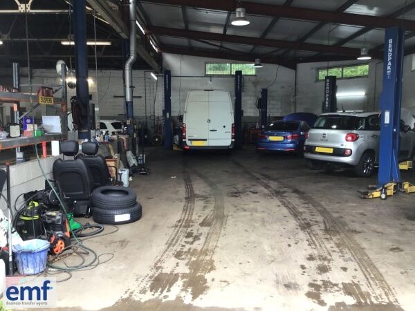 SPACIOUS GARAGE/MOT CENTRE, SWANSEA VALLEY Photo 13