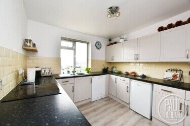 Wool Shop with Living Accommodation and Private Garden. Lowestoft High Street, Suffolk. Photo 13
