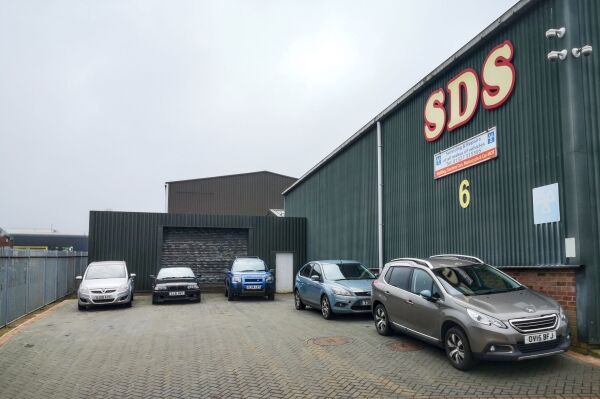 New Price! Garage & MOT Test Centre Photo 13