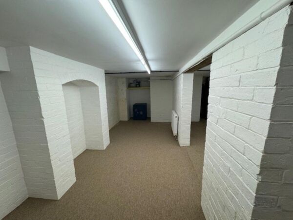 Commercial Premises Located In Wellesbourne For Rent Photo 13