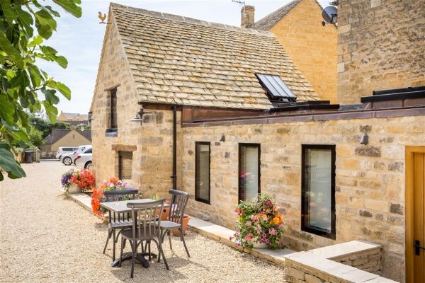 Boutique Cotswolds Tearooms and Bed & Breakfast For Sale For Sale in Chipping Campden Photo 13
