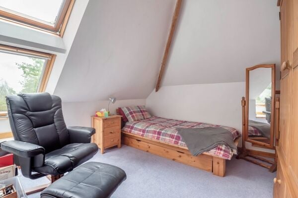 CATTERY PLUS HOME WITH AN INCOME Photo 13