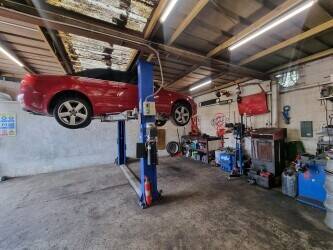 Workshop garage facility Photo 13