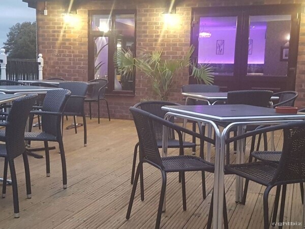 100 seater restaurant with 40 space bar. Outside decking area for 50, Beer garden for 80 Photo 14