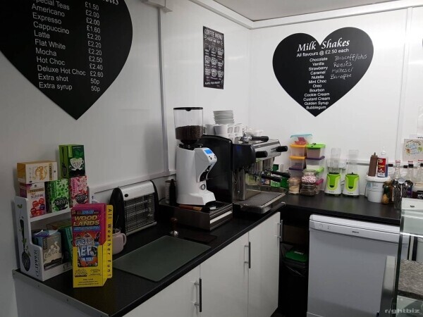 Cafe / Sandwich shop and breakfast shop in a busy area Photo 14