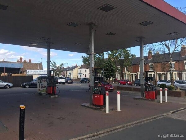 *TEXACO PETROL STATION FOR RENT* With 4 x Filling Pumps - Double Sided *With Convince Store* Photo 13