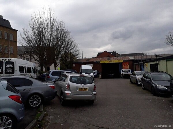 Large premises carwash, garage, body spray room, large office space, units, parking Photo 14