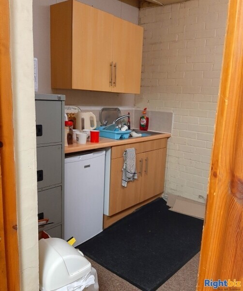 Fully Equipped Furnishing and Curtain Business for Sale in Sheffield, Spacious Premise Photo 14