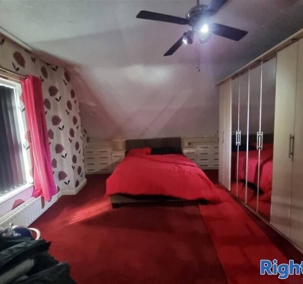 Beautifully Renovated Modern Bar with Comfortable Atmosphere & Accomodation Photo 14
