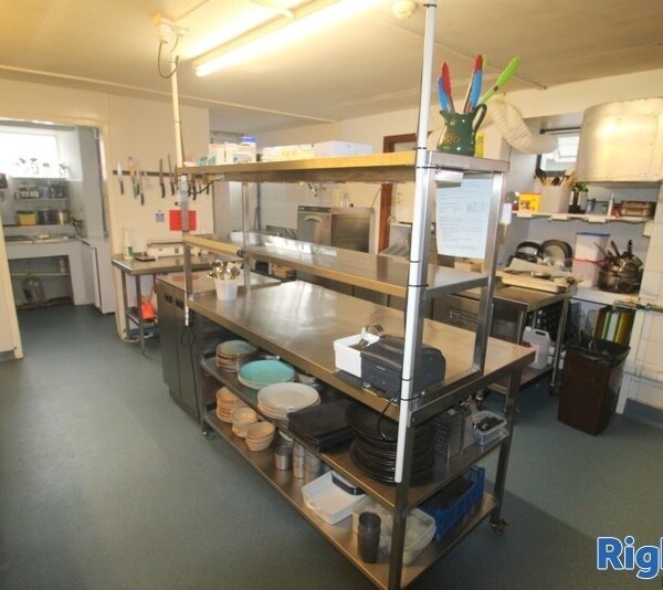Charming Hotel and Bunkhouse set in the Popular Village of Kinlochewe Photo 14